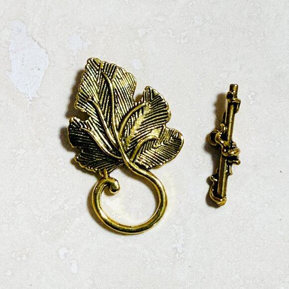3/$10, Large Grape Leaf Shape Gold Tone Alloy OT Toggle Clasps - Picture 1 of 5